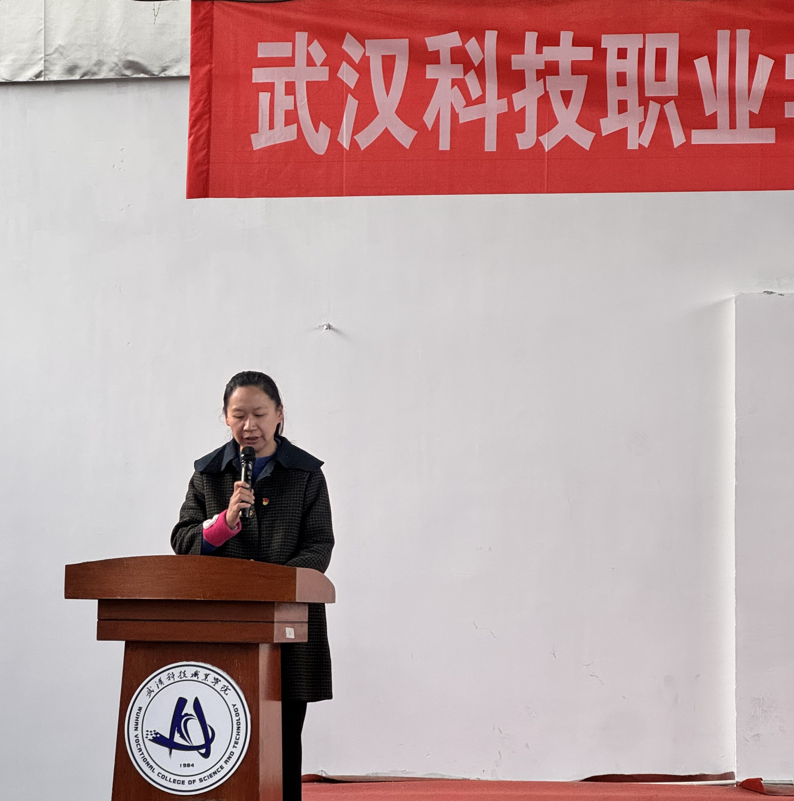 武漢科技職業(yè)學(xué)院舉辦 紀(jì)念“一二?九”學(xué)生運(yùn)動(dòng)歌詠比賽?