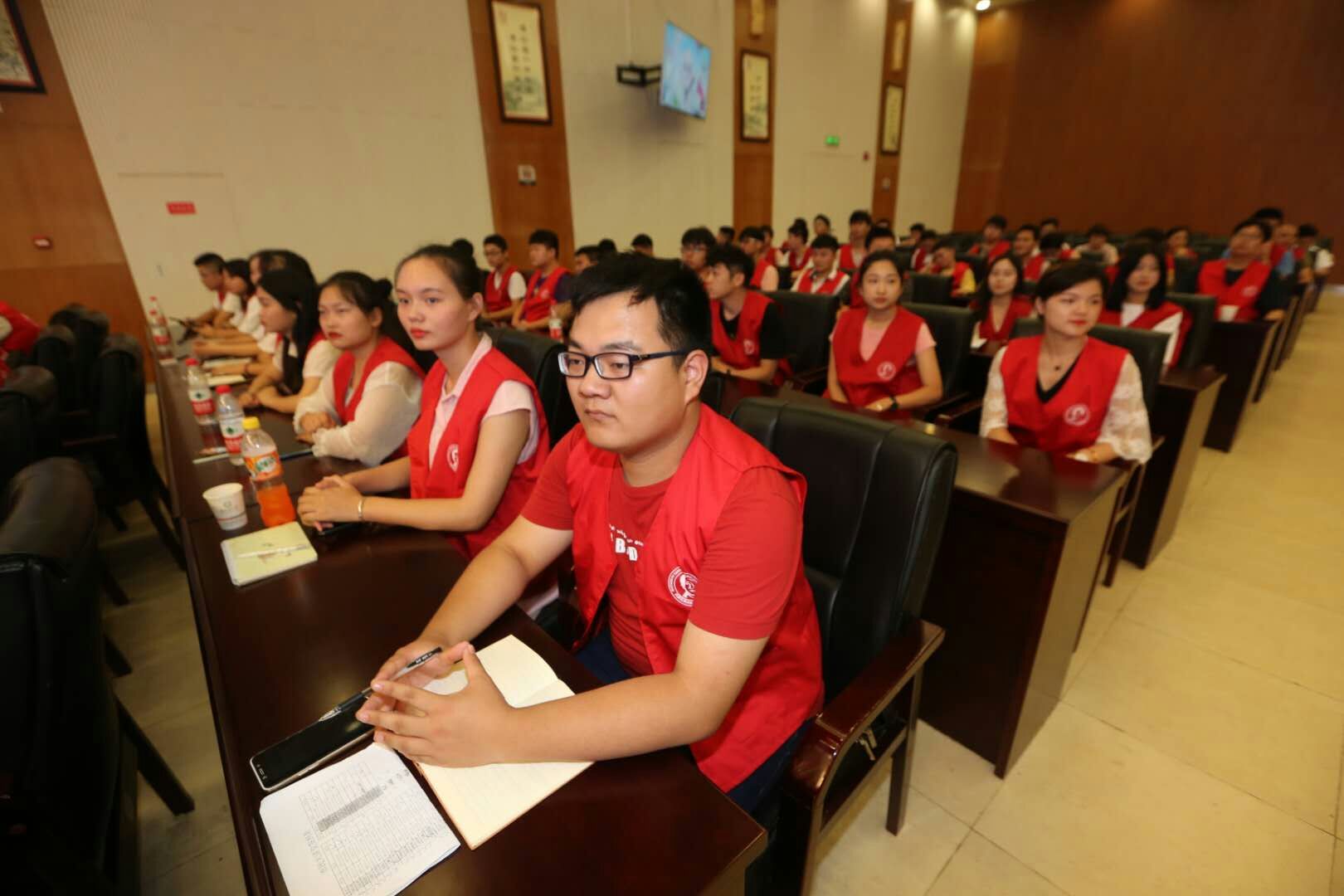 我院50多名軍運會志愿者 應(yīng)邀參加市民大講堂第258期活動 我院50多名軍運會志愿者 應(yīng)邀參加市民大講堂第258期活動