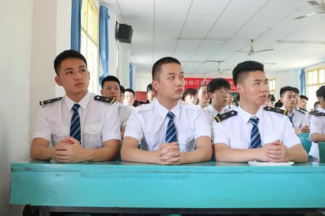 入學(xué)即入職 地鐵訂單班受熱捧