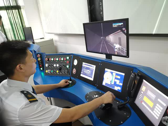 入學(xué)即入職 地鐵訂單班受熱捧