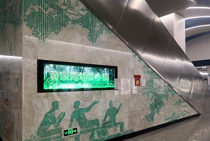 武漢地鐵“軍運(yùn)專(zhuān)線”亮相