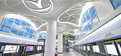 武漢地鐵“軍運(yùn)專(zhuān)線”亮相