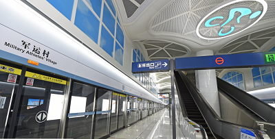 武漢地鐵“軍運(yùn)專(zhuān)線”亮相