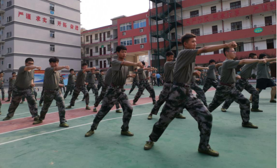 我院召開2019級新生軍訓匯報表演暨總結表彰大會