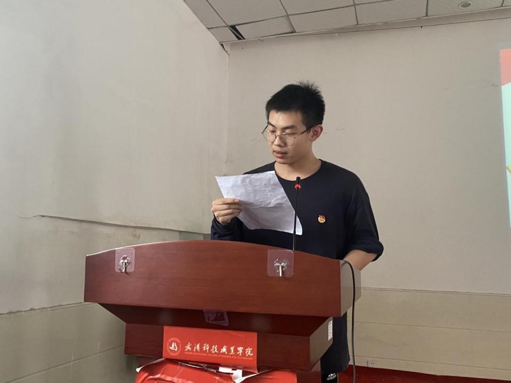 我院舉辦首屆團(tuán)課結(jié)業(yè)典禮暨入團(tuán)儀式