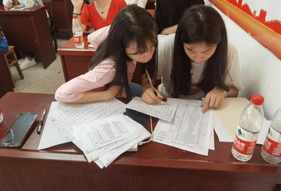 武漢科技職業(yè)學院“百生講壇”決賽  順利開展