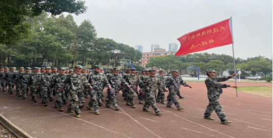 我校2020級新生軍訓結營儀式暨開學典禮隆重舉行