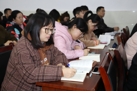 省委講師團(tuán)成員中南民族大學(xué)閻占定教授 蒞臨我院宣講黨的十九屆四中全會(huì)精神