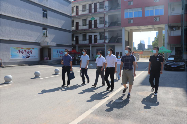 湖北省教育廳領(lǐng)導(dǎo)來(lái)我校檢查督導(dǎo)疫情防控工作