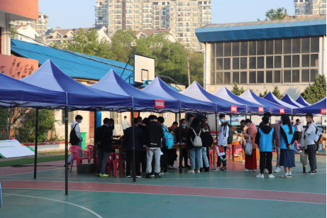 武漢科技職業(yè)學(xué)院新生開學(xué)報(bào)到！