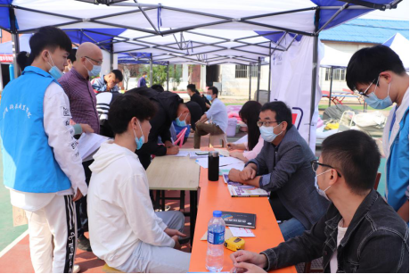 武漢科技職業(yè)學(xué)院新生開學(xué)報(bào)到！