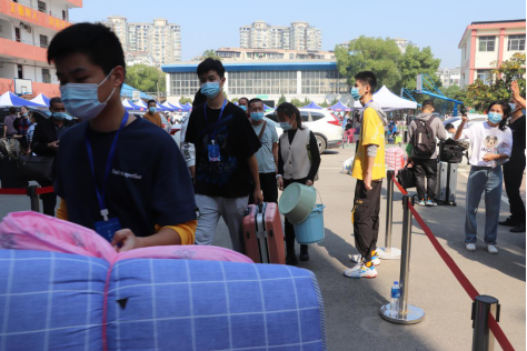 武漢科技職業(yè)學(xué)院新生開學(xué)報(bào)到！