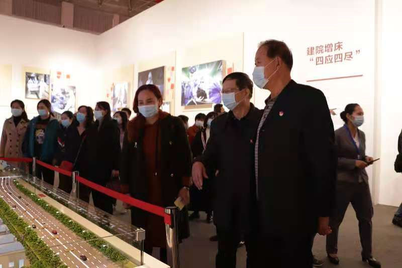 人民至上，生命至上 我院組織黨員教職工及入黨積極分子 到武漢客廳參觀抗疫專題展覽