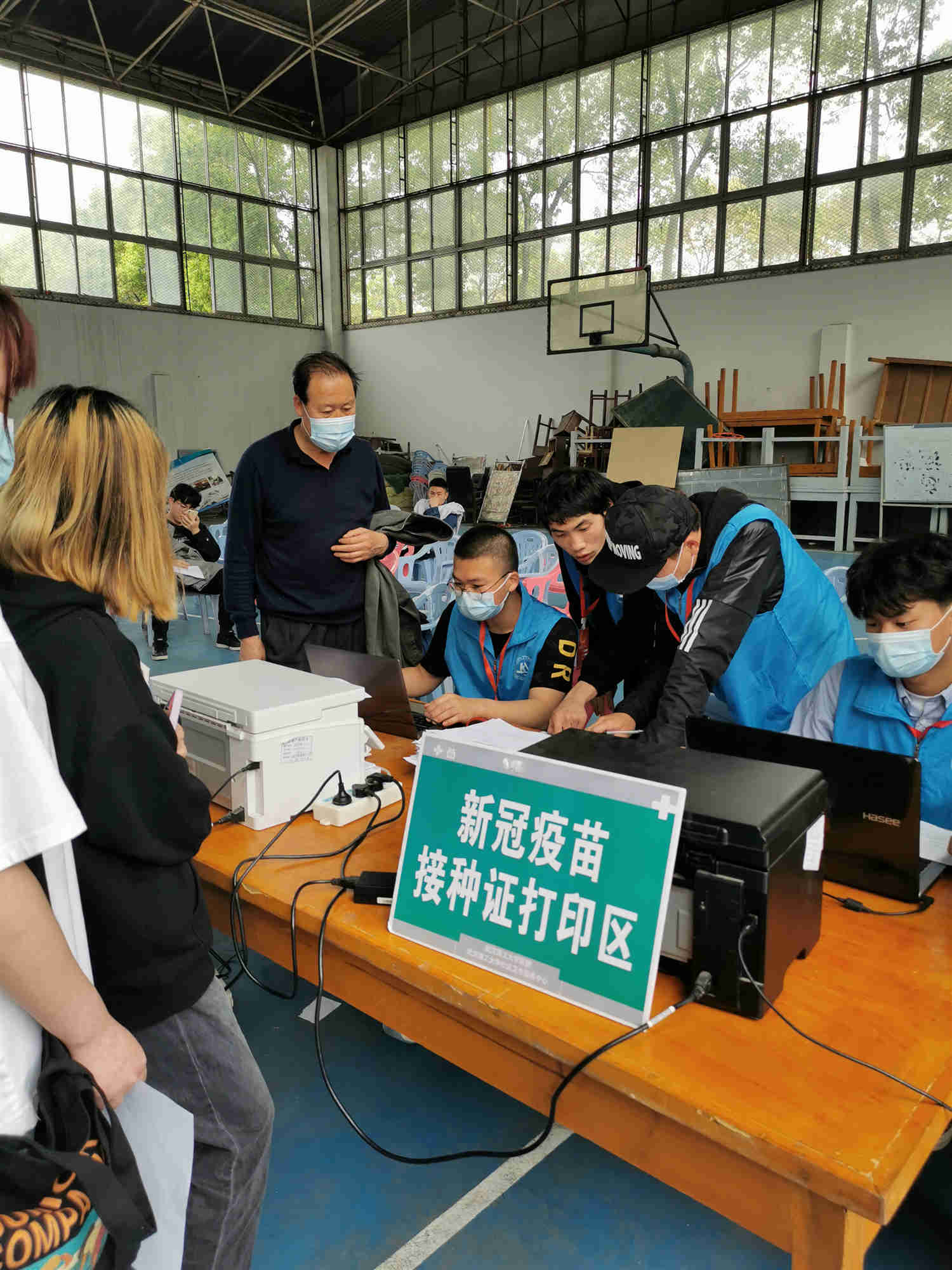 學(xué)校開展新冠疫苗集中接種工作