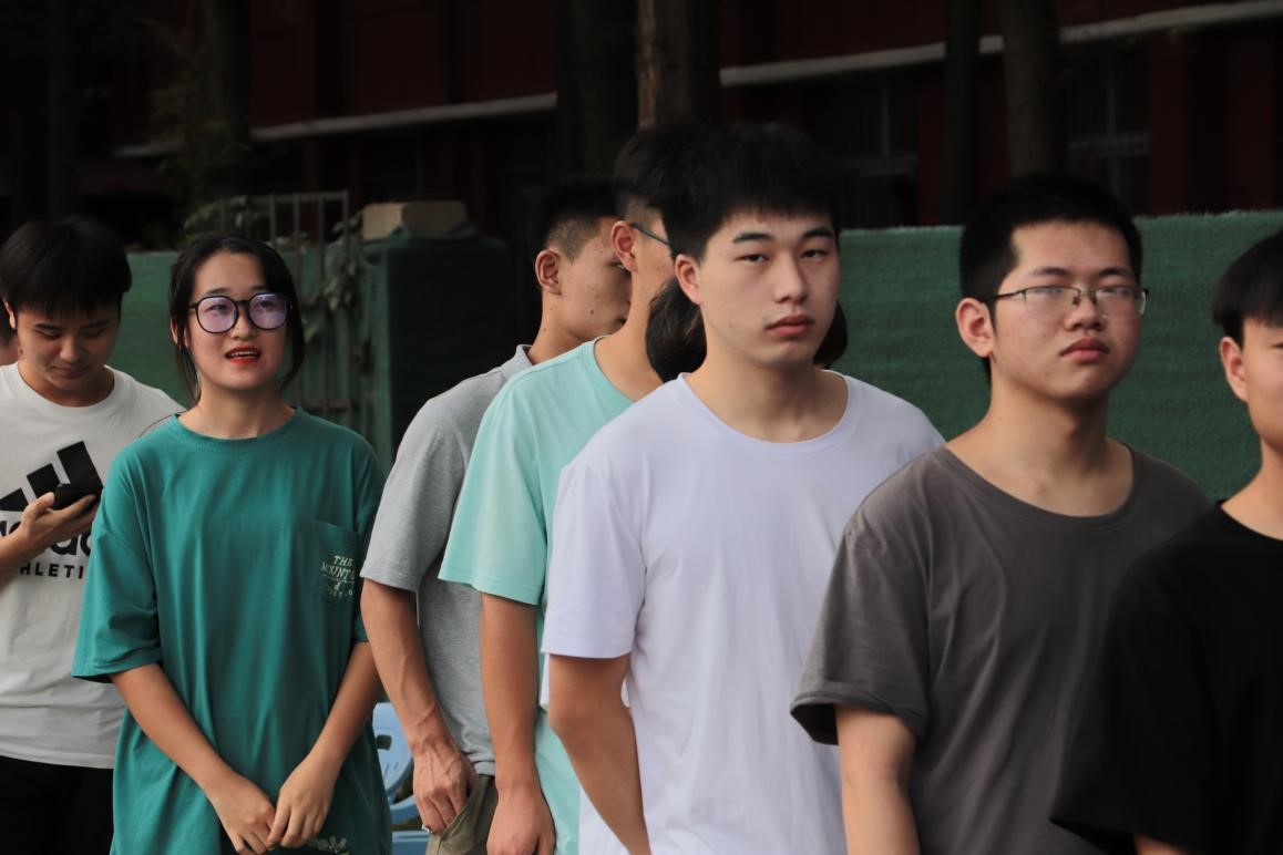 我院組織百余名學生參加楊園街道  團體無償獻血活動