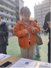 人人都獻(xiàn)出一點(diǎn)愛，人生將變得更美好      ——為黎承航同學(xué)募捐