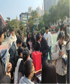 人人都獻(xiàn)出一點(diǎn)愛，人生將變得更美好      ——為黎承航同學(xué)募捐