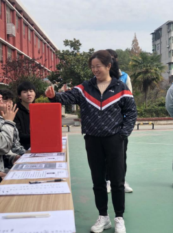 人人都獻(xiàn)出一點(diǎn)愛，人生將變得更美好      ——為黎承航同學(xué)募捐