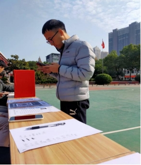 人人都獻(xiàn)出一點(diǎn)愛，人生將變得更美好      ——為黎承航同學(xué)募捐