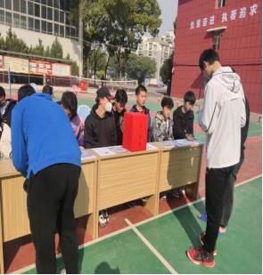 人人都獻(xiàn)出一點(diǎn)愛，人生將變得更美好      ——為黎承航同學(xué)募捐