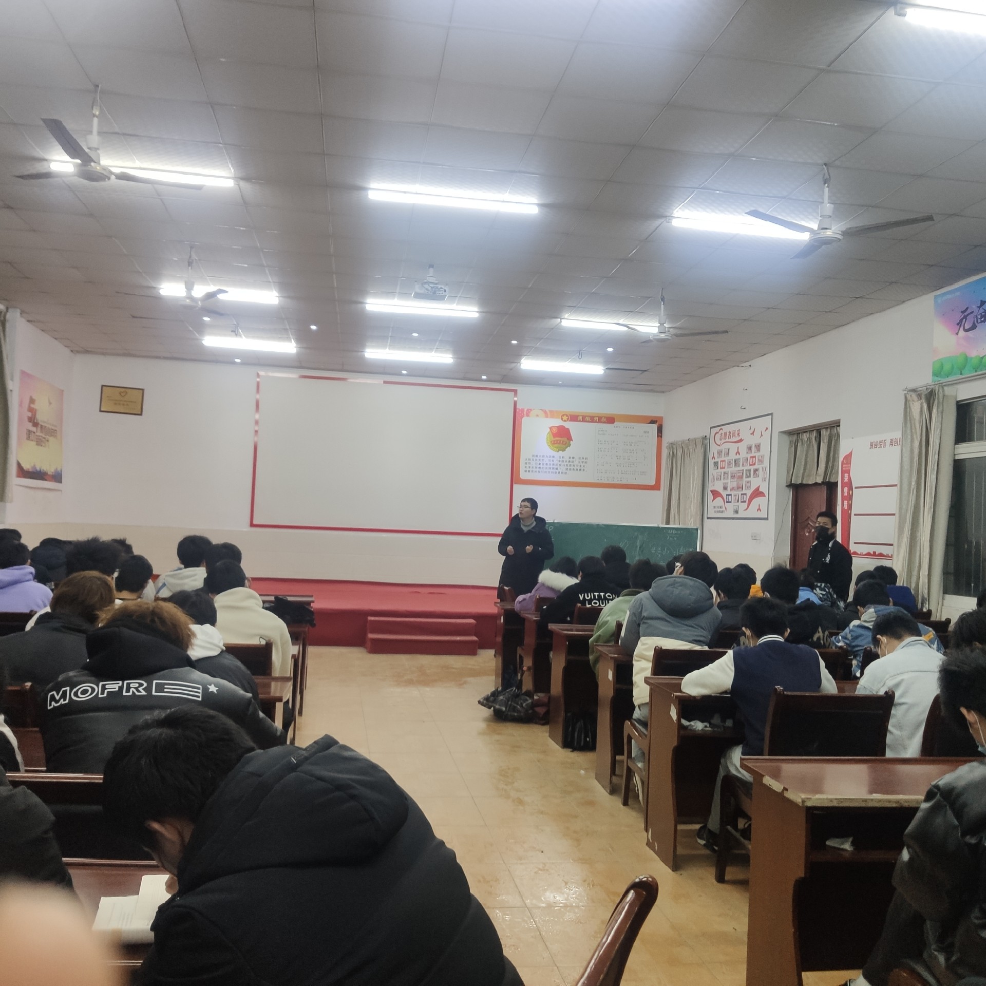 武漢科技職業(yè)學(xué)院疫情期間學(xué)生心理疏導(dǎo)班會