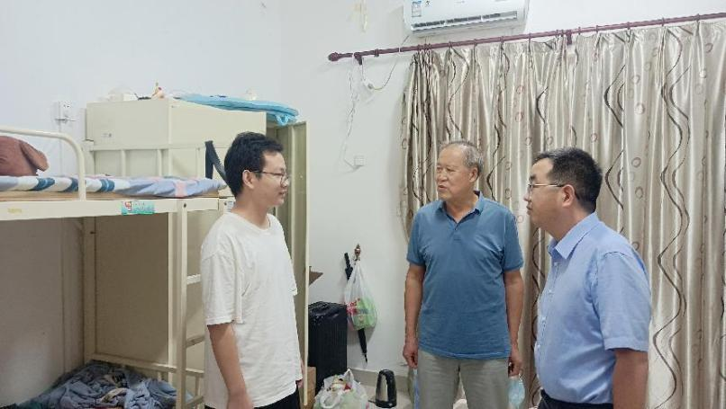 心系學(xué)子，踏暑南下——學(xué)院領(lǐng)導(dǎo)赴深圳看望實(shí)習(xí)學(xué)生