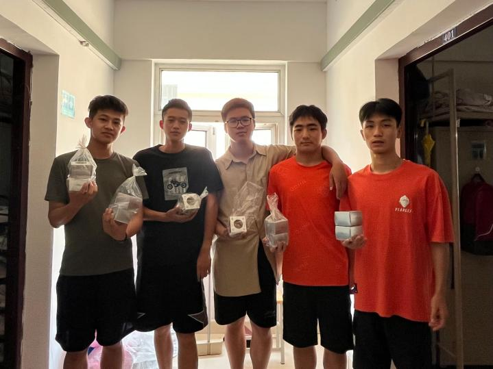 濃濃團(tuán)圓情，暖暖學(xué)子心